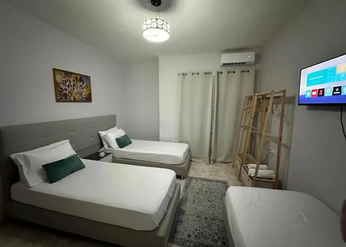 Nunu's * تيرانا